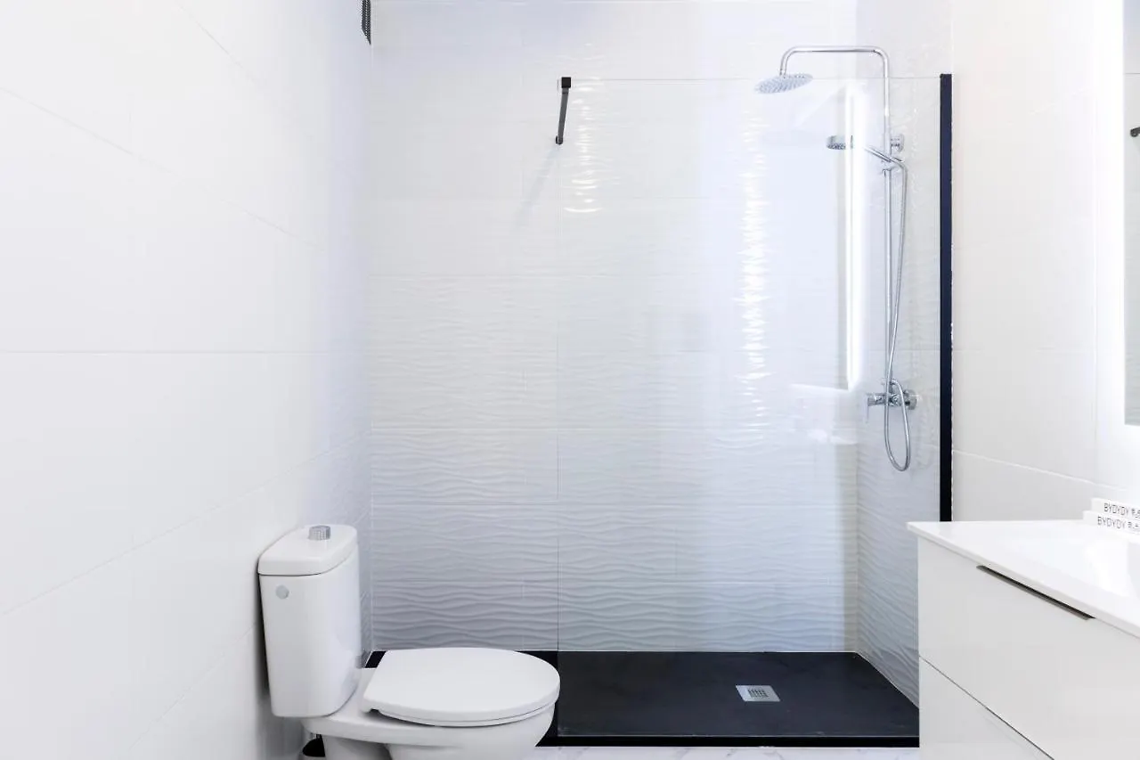 Lovely 2-Bedroom Home In Pueblo Nuevo De Guadiaro 0*,  スペイン