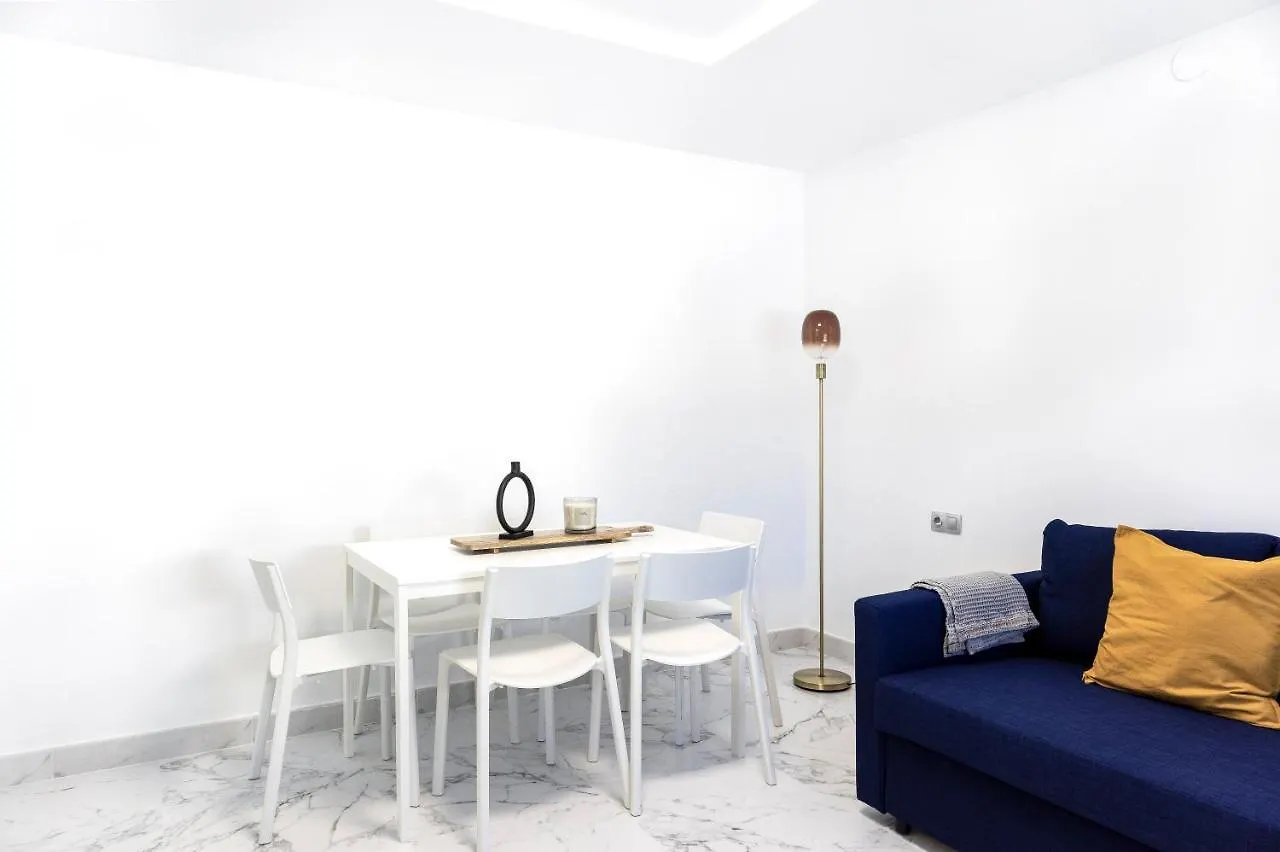 Lovely 2-Bedroom Home In Pueblo Nuevo De Guadiaro スペイン